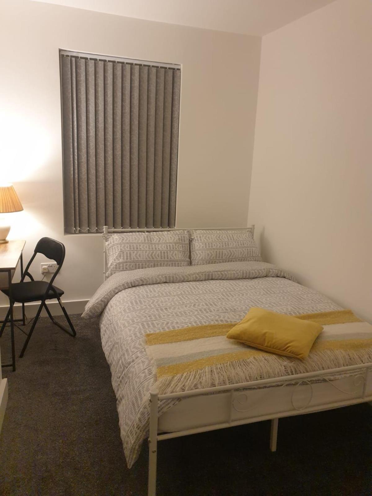 Sweet Dreams 2 Hotel Luton  Bagian luar foto