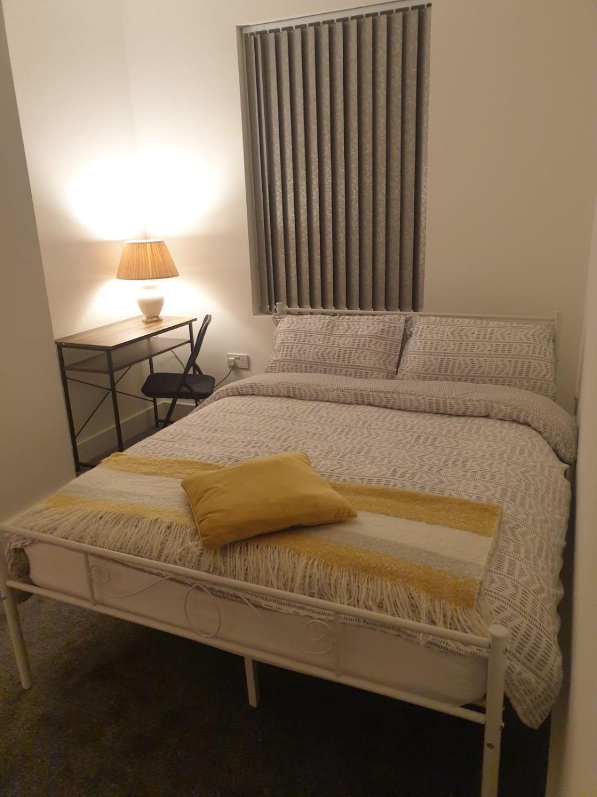 Sweet Dreams 2 Hotel Luton  Bagian luar foto